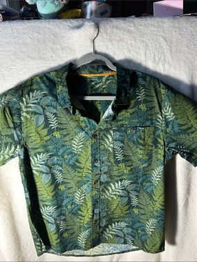 Horizon bass creek outfitters Men’s Green Fern Print Button-Up Shirt Large